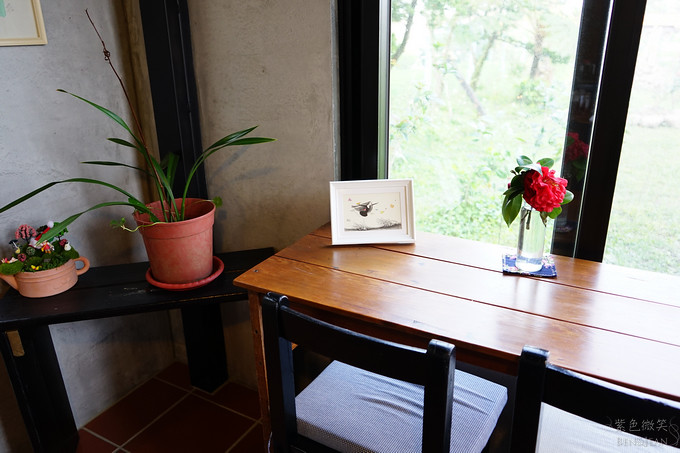 宜蘭員山》小院子咖啡 畫廊 ~帶點居家風味與藝術氣息的咖啡廳 @紫色微笑 Ben&amp;Jean 饗樂生活
