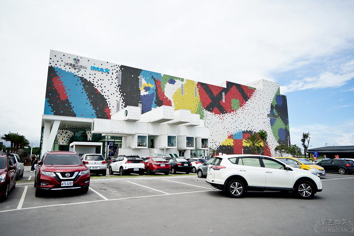 STARBUCKS 星巴克 (洄瀾門市)亞洲第一間貨櫃星巴克，世界最大的磁磚壁畫，停車超方便 @紫色微笑 Ben&amp;Jean 饗樂生活