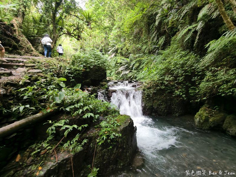 【免門票森林秘境】林美石磐步道｜網美級登山步道!漫步草湳湖與溪谷飛瀑木棧道瀑布最新路況與交通停車＋周邊美食全打包！ @紫色微笑 Ben Jean 饗樂生活
