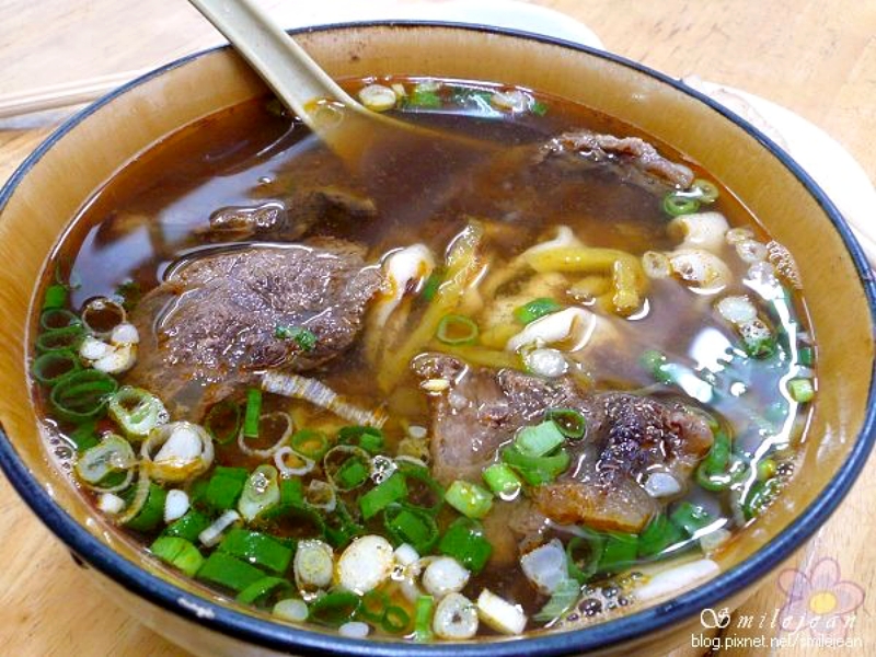 【老眷村川味牛肉麵】宜蘭市現點現做的刀削麵!採用四川原料，馬英九也吃過 @紫色微笑 Ben Jean 饗樂生活