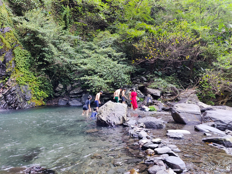 新寮瀑布步道》漫步輕鬆好走森林步道，探訪雙層沁涼瀑布 @紫色微笑 Ben&amp;Jean 饗樂生活