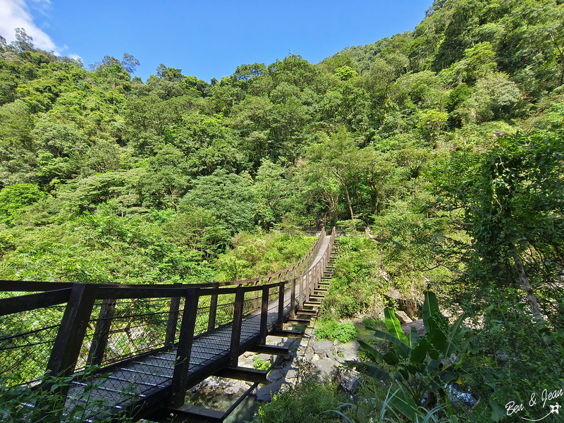 新寮瀑布步道》漫步輕鬆好走森林步道，探訪雙層沁涼瀑布 @紫色微笑 Ben&amp;Jean 饗樂生活