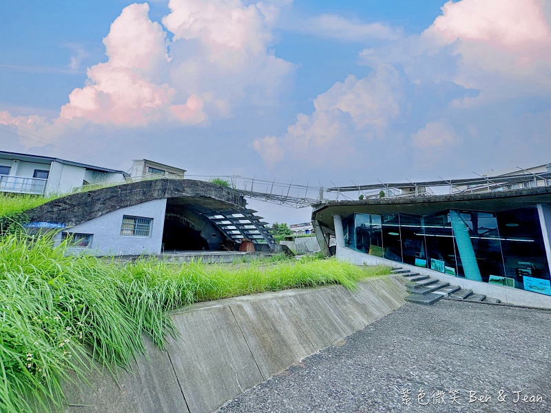 員山機堡》神風特攻機堡，日治時代興建的宜蘭機場，員山機堡戰爭地景博物館 @紫色微笑 Ben&amp;Jean 饗樂生活