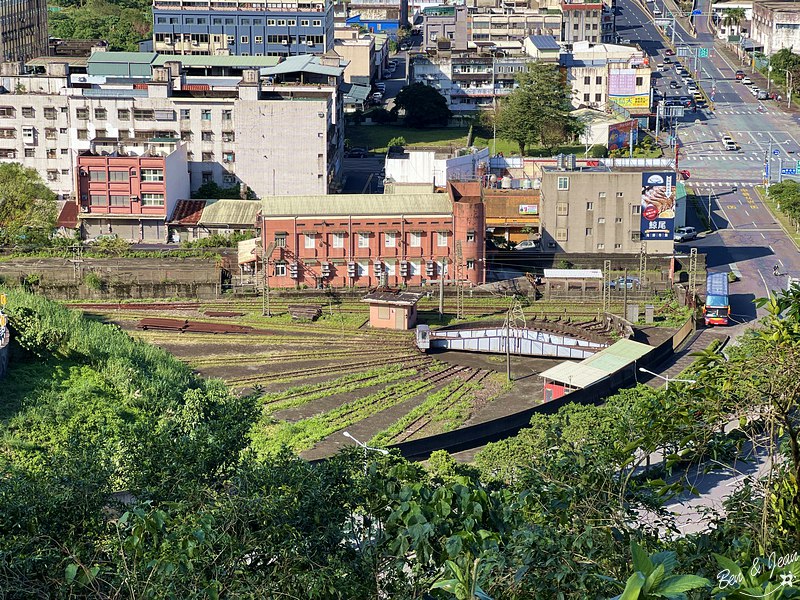 砲台山風景區》巨大老榕，鳥瞰三澳風景(蘇澳、北方澳、南方澳)、扇形火車庫 ，軍商漁港三合一的美景盡收眼底 @紫色微笑 Ben&amp;Jean 饗樂生活