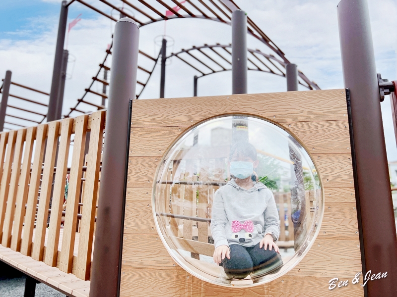 宜蘭親子公園》羅東九號公園~全新共融式公園，船型木造親子共融遊樂場、草坪磨石子溜滑梯、圓頂體健設施、噴水池、鞦韆單槓遊戲場～免費景點超好玩 @紫色微笑 Ben&amp;Jean 饗樂生活