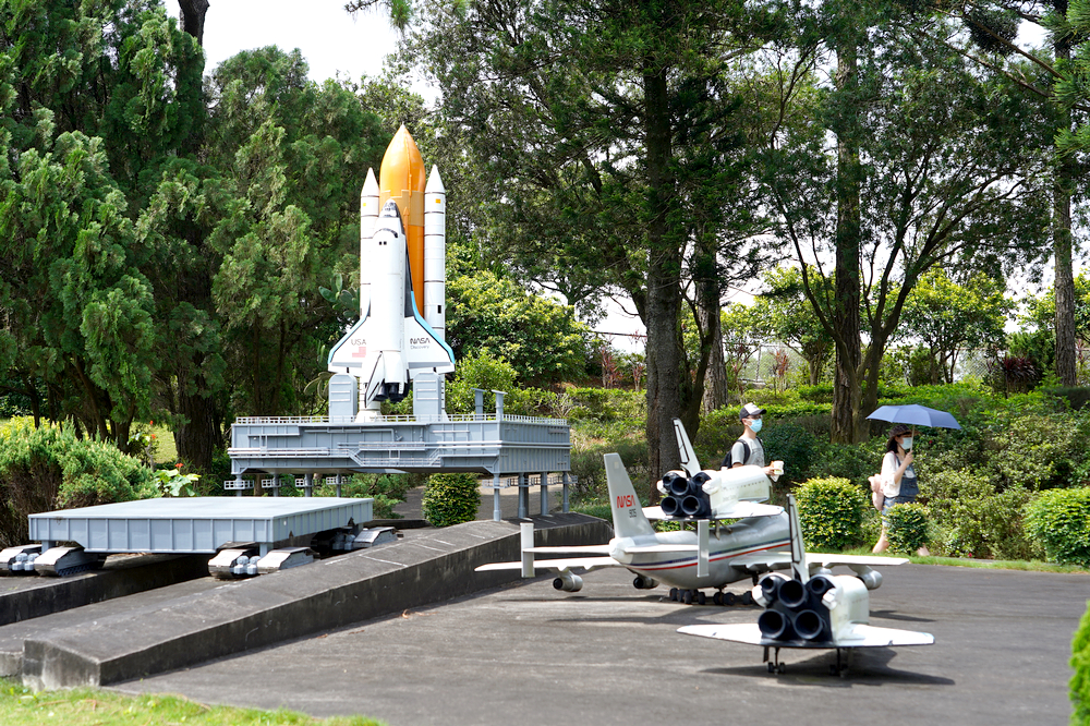 桃園景點》小人國主題樂園~迷你世界超好玩、水陸雙享一票到底，歐洲室內樂園、美洲探險樂園、6層樓高巨浪的轟浪轟浪水樂園~親子共遊好去處！ @紫色微笑 Ben&amp;Jean 饗樂生活