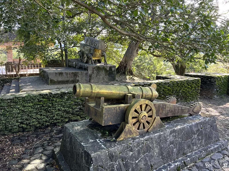 砲台山風景區》巨大老榕，鳥瞰三澳風景(蘇澳、北方澳、南方澳)、扇形火車庫 ，軍商漁港三合一的美景盡收眼底 @紫色微笑 Ben&amp;Jean 饗樂生活