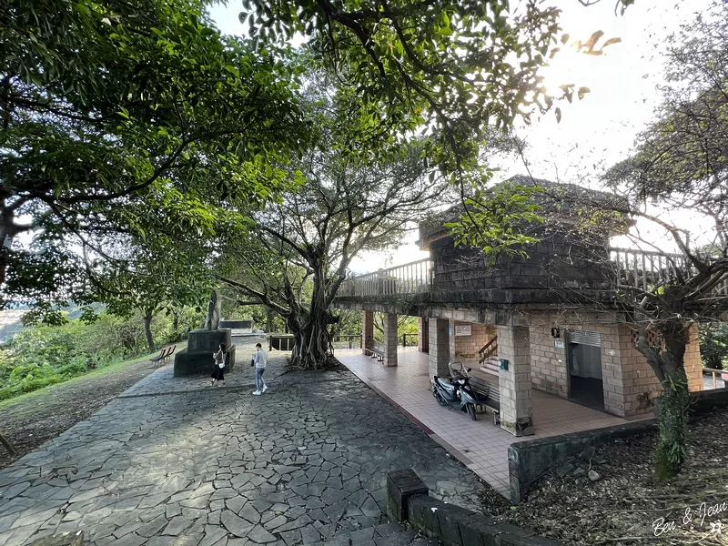 砲台山風景區》巨大老榕，鳥瞰三澳風景(蘇澳、北方澳、南方澳)、扇形火車庫 ，軍商漁港三合一的美景盡收眼底 @紫色微笑 Ben&amp;Jean 饗樂生活