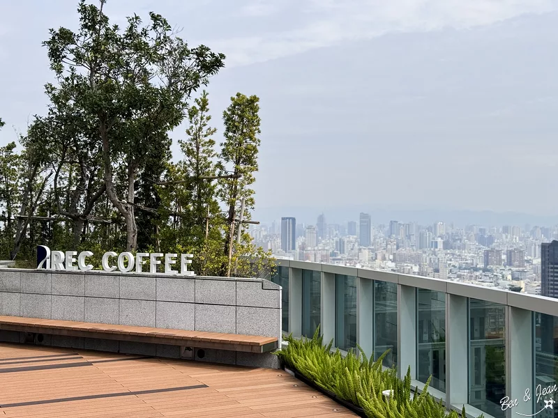 REC COFFEE 》台中旗艦店26樓高空景觀盡收眼底，來自福岡的冠軍咖啡 @紫色微笑 Ben&amp;Jean 饗樂生活