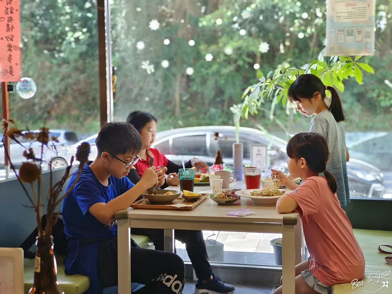 樂多廚房早午餐》CP值高的平價簡餐、咖哩飯、下午茶、甜點及寵物友善餐廳 @紫色微笑 Ben&amp;Jean 饗樂生活