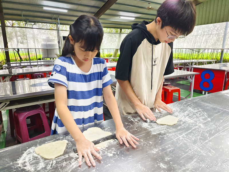 星寶蔥體驗農場》三星蔥麵包、披薩DIY好吃又好玩，親餵呆萌可愛小毛驢、梅花鹿好療癒 @紫色微笑 Ben&amp;Jean 饗樂生活