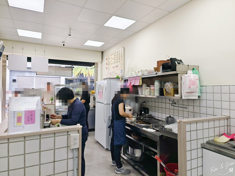 公園老店涼麵》加美乃滋的涼麵，口味新鮮有趣、加上香菇肉羹，是在地人推薦組合 @紫色微笑 Ben&amp;Jean 饗樂生活