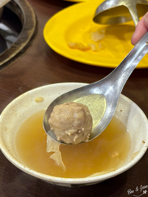 阿忠牛肉湯》招牌霜降牛肉火鍋超美味來店必嚐 ，媒體熱訪連在地人也愛 @紫色微笑 Ben&amp;Jean 饗樂生活