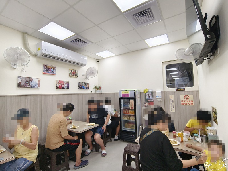 公園老店涼麵》加美乃滋的涼麵，口味新鮮有趣、加上香菇肉羹，是在地人推薦組合 @紫色微笑 Ben&amp;Jean 饗樂生活