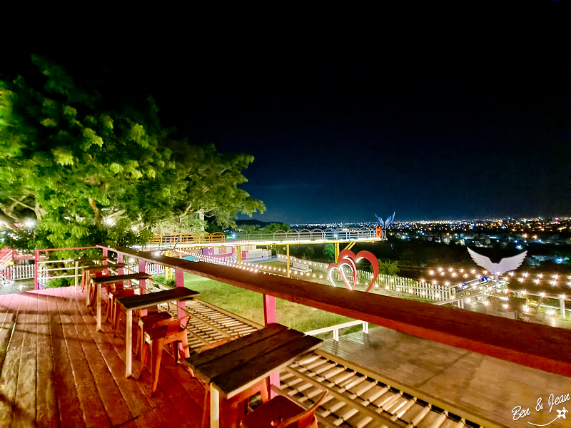 兔子迷宮枕夜粉美 》宜蘭咖啡景觀餐廳，浪漫天空步道夢幻夜景超好拍！ @紫色微笑 Ben&amp;Jean 饗樂生活