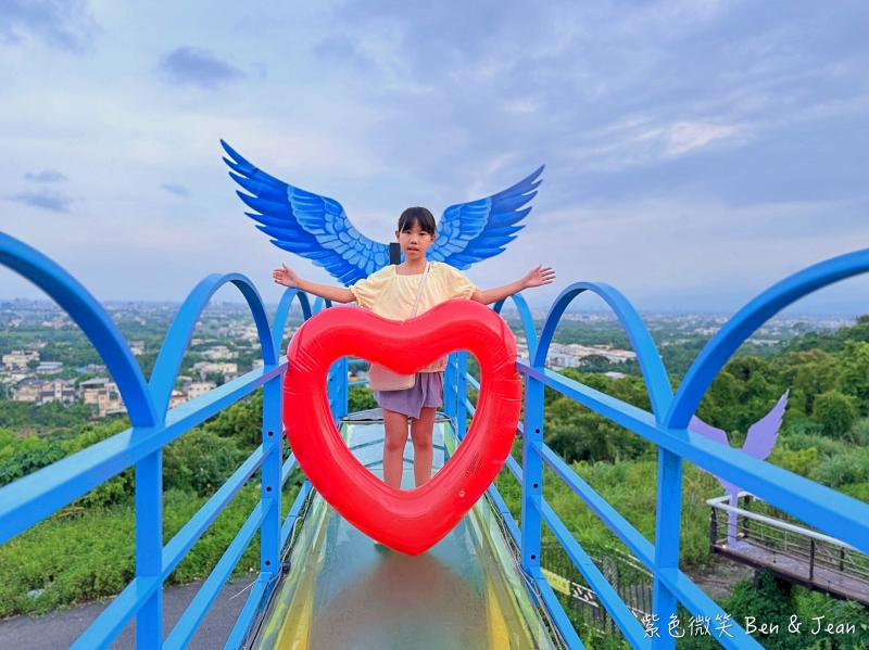 兔子迷宮枕夜粉美 》宜蘭咖啡景觀餐廳，浪漫天空步道夢幻夜景超好拍！ @紫色微笑 Ben&amp;Jean 饗樂生活