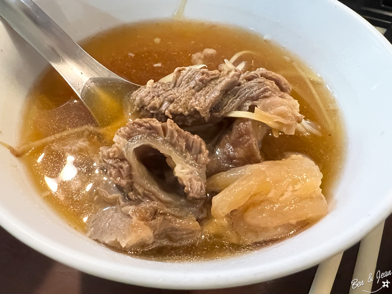 阿銘牛肉湯》蟬連三年「台南市清燙牛肉節」冠軍。提供全牛料理是愛好者的天堂 @紫色微笑 Ben&amp;Jean 饗樂生活