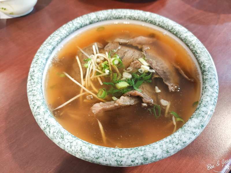 阿銘牛肉湯》蟬連三年「台南市清燙牛肉節」冠軍。提供全牛料理是愛好者的天堂 @紫色微笑 Ben&amp;Jean 饗樂生活