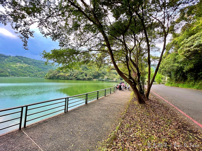 龍潭湖風景區》龍潭湖旁絕美環湖步道、大碗公溜滑梯、白色貨櫃屋 @紫色微笑 Ben&amp;Jean 饗樂生活