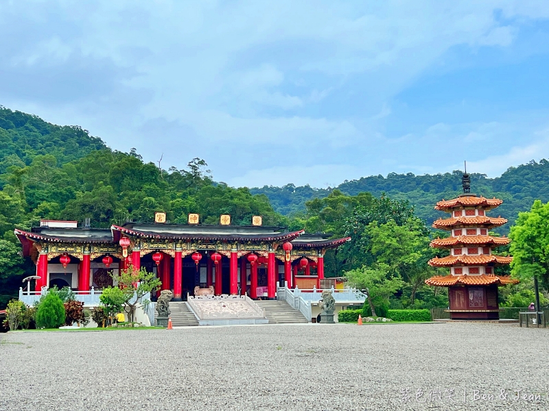 龍潭湖風景區》龍潭湖旁絕美環湖步道、大碗公溜滑梯、白色貨櫃屋 @紫色微笑 Ben&amp;Jean 饗樂生活