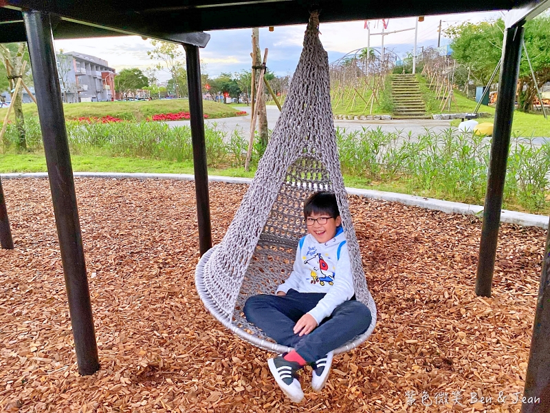 冬山鄉政公園》冬山鄉公所旁兒童遊戲區，立體攀爬彈跳網、瑪俐歐水管、小山丘沙坑，附近景點美食推薦 @紫色微笑 Ben&amp;Jean 饗樂生活