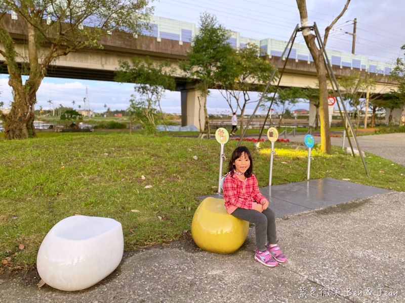 冬山鄉政公園》冬山鄉公所旁兒童遊戲區，立體攀爬彈跳網、瑪俐歐水管、小山丘沙坑，附近景點美食推薦 @紫色微笑 Ben&amp;Jean 饗樂生活