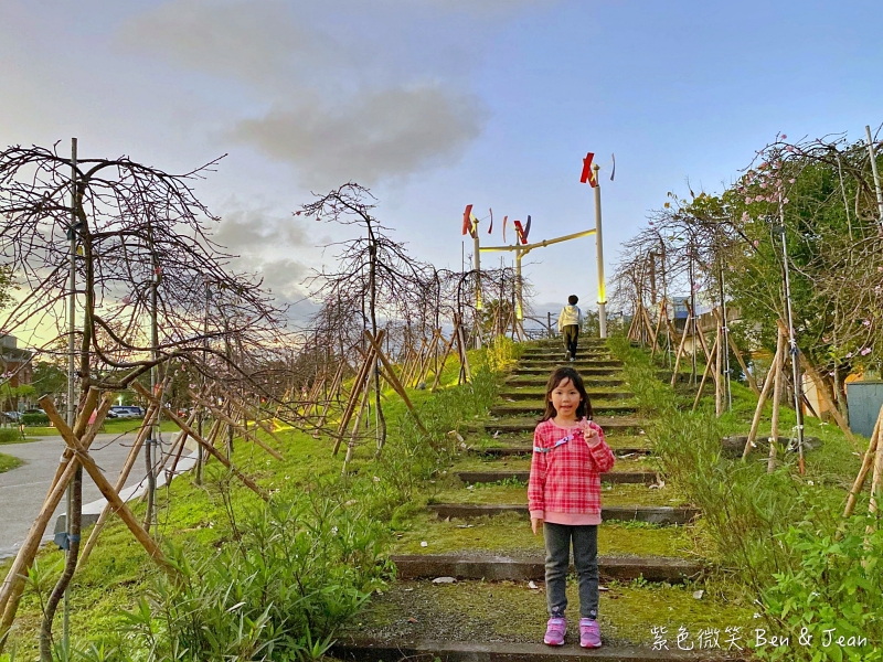 冬山鄉政公園》冬山鄉公所旁兒童遊戲區，立體攀爬彈跳網、瑪俐歐水管、小山丘沙坑，附近景點美食推薦 @紫色微笑 Ben&amp;Jean 饗樂生活