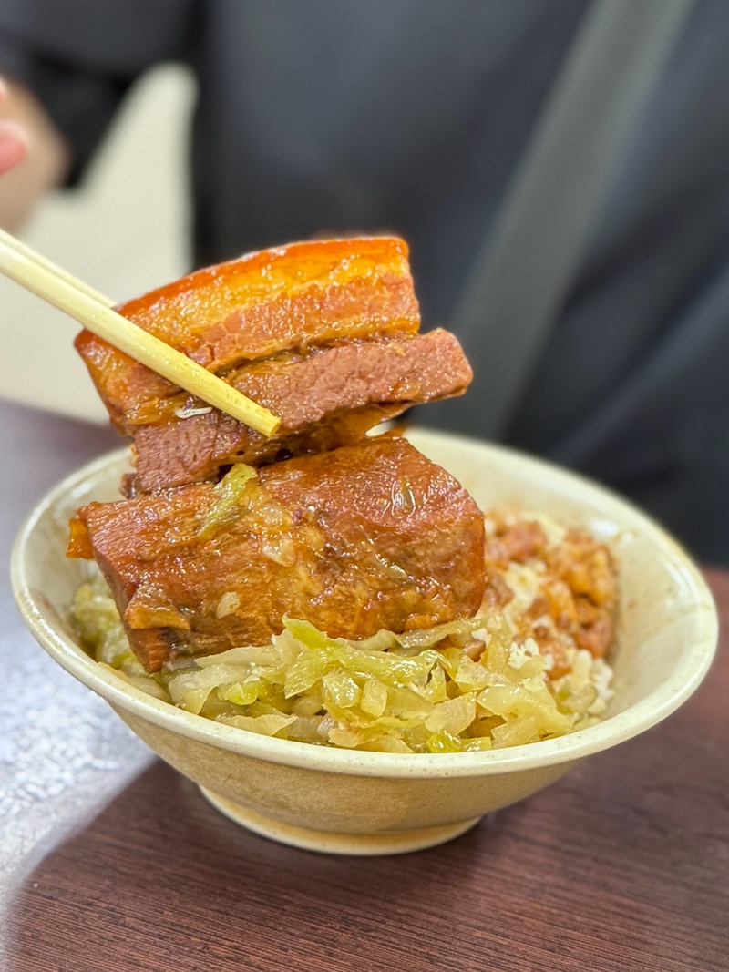 南豐魯肉飯》阿嬤的秘方滷汁飄香60年．魯肉飯(焢肉飯)超好吃.高雄自強夜市美食推薦 @紫色微笑 Ben&amp;Jean 饗樂生活