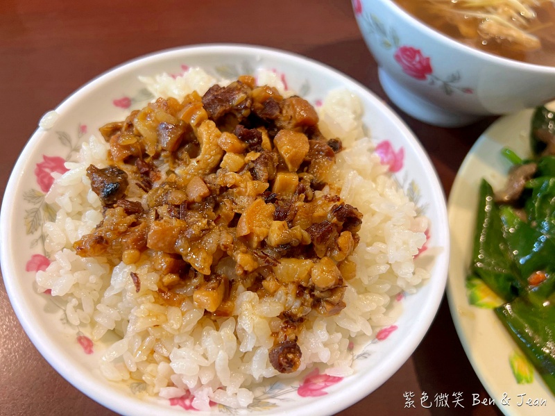 阿銘牛肉湯》蟬連三年「台南市清燙牛肉節」冠軍。提供全牛料理是愛好者的天堂 @紫色微笑 Ben&amp;Jean 饗樂生活