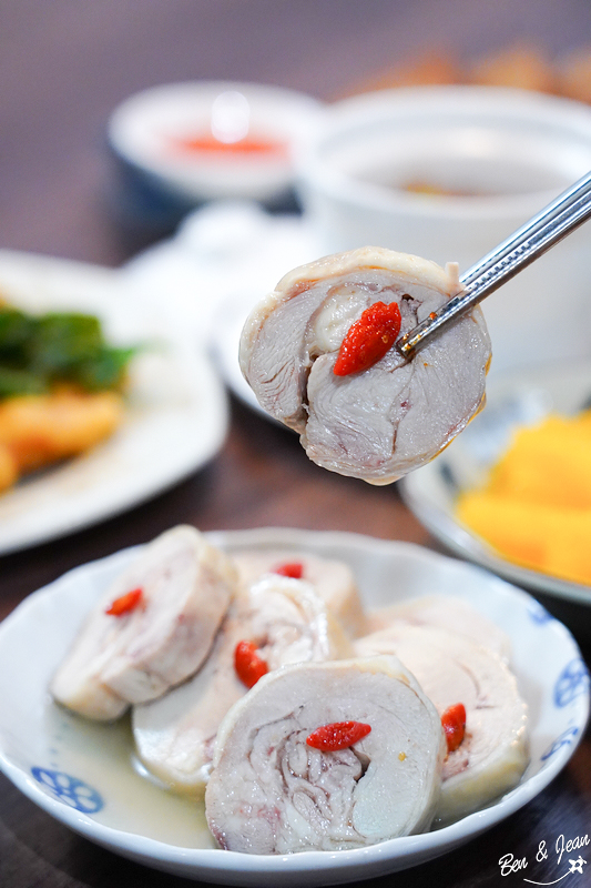 【拾松辦桌小吃】古早味手路菜平民化，必吃槽餅.西魯肉.古早味芋泥.卜肉 .干貝芋粿！ @紫色微笑 Ben&amp;Jean 饗樂生活