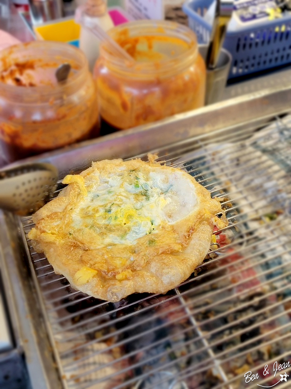 宜蘭美食》冬山金珠蔥油餅、金珠蔥油餅羅東店(菜單價位)現炸有彈性、有嚼勁的蔥油餅，不但皮脆軟Q、蔥香四溢 @紫色微笑 Ben&amp;Jean 饗樂生活