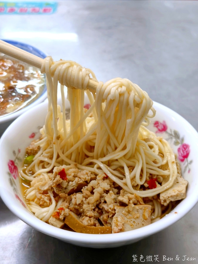 【北成市場口水餃店】羅東75年老店，高麗菜豬肉水餃皮厚有彈性，還有被水餃店耽誤的好吃乾麵 @紫色微笑 Ben Jean 饗樂生活