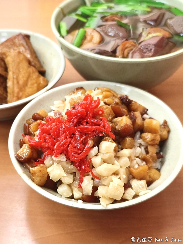 【昌吉街豬血湯】口感細嫩、天然紅豆腐，台北必嚐的老字號小吃｜近捷運民權西路站或大橋頭站 @紫色微笑 Ben Jean 饗樂生活