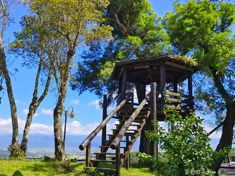 【香格里拉休閒農場】古早童玩有趣又好玩，檜木裝修自然香氛，夏日銀絨牡丹季正熱門 @紫色微笑 Ben Jean 饗樂生活