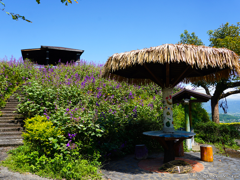 【香格里拉休閒農場】古早童玩有趣又好玩，檜木裝修自然香氛，夏日銀絨牡丹季正熱門 @紫色微笑 Ben Jean 饗樂生活