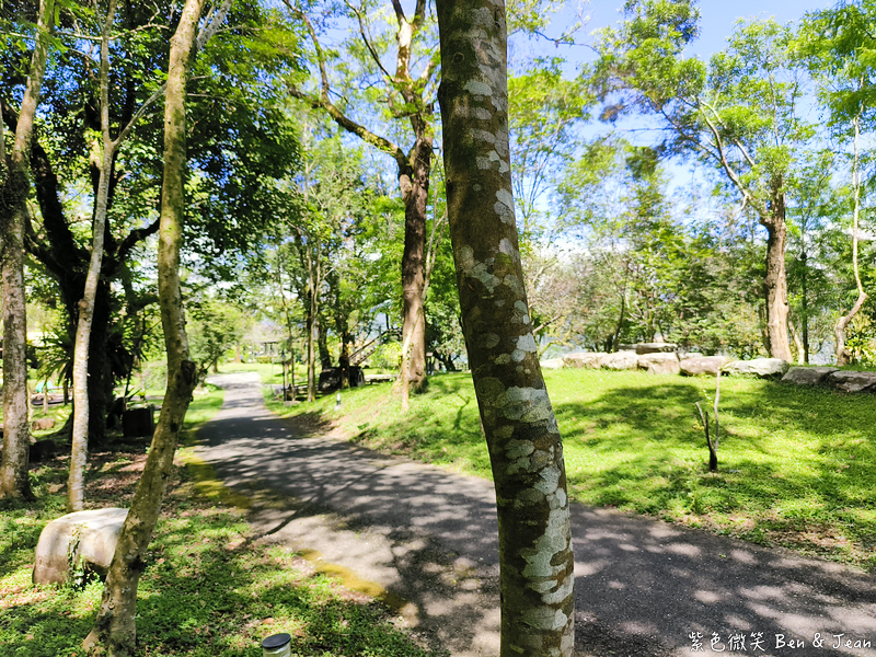 【香格里拉休閒農場】古早童玩有趣又好玩，檜木裝修自然香氛，夏日銀絨牡丹季正熱門 @紫色微笑 Ben Jean 饗樂生活