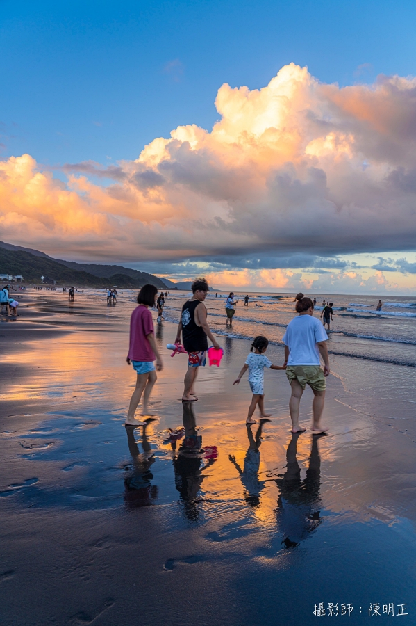 【外澳沙灘】免費親子玩水沙灘！外澳遊客中心九號咖啡館賞龜山島，看飛行傘衝浪牽罟，還有沖水區超讚 @紫色微笑 Ben Jean 饗樂生活