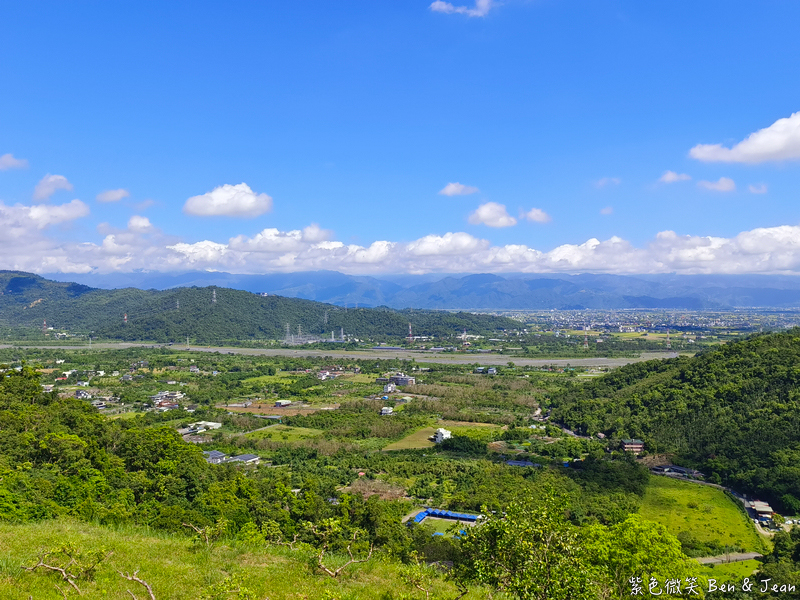 【香格里拉休閒農場】古早童玩有趣又好玩，檜木裝修自然香氛，夏日銀絨牡丹季正熱門 @紫色微笑 Ben Jean 饗樂生活