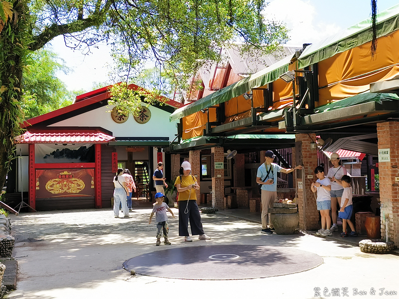 【香格里拉休閒農場】古早童玩有趣又好玩，檜木裝修自然香氛，夏日銀絨牡丹季正熱門 @紫色微笑 Ben Jean 饗樂生活