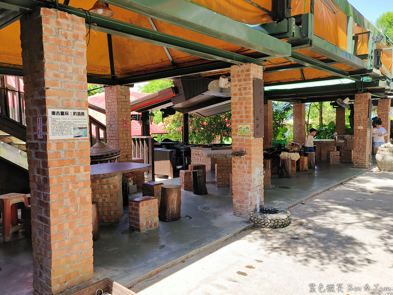 【香格里拉休閒農場】古早童玩有趣又好玩，檜木裝修自然香氛，夏日銀絨牡丹季正熱門 @紫色微笑 Ben Jean 饗樂生活