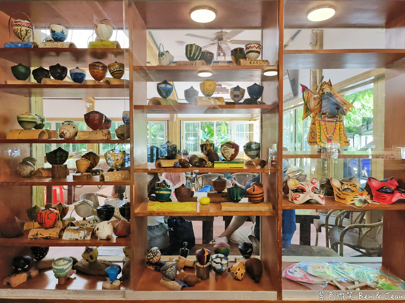 【香格里拉休閒農場】古早童玩有趣又好玩，檜木裝修自然香氛，夏日銀絨牡丹季正熱門 @紫色微笑 Ben Jean 饗樂生活