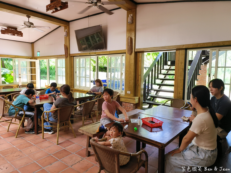 【香格里拉休閒農場】古早童玩有趣又好玩，檜木裝修自然香氛，夏日銀絨牡丹季正熱門 @紫色微笑 Ben Jean 饗樂生活