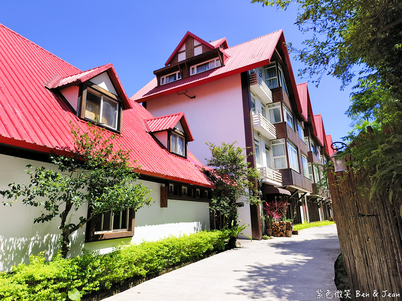 【香格里拉休閒農場】古早童玩有趣又好玩，檜木裝修自然香氛，夏日銀絨牡丹季正熱門 @紫色微笑 Ben Jean 饗樂生活