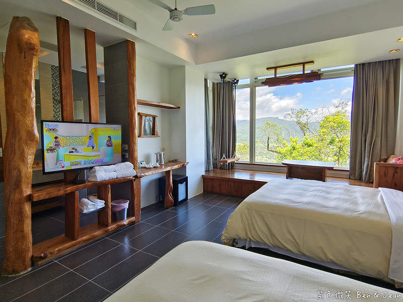 【香格里拉休閒農場】古早童玩有趣又好玩，檜木裝修自然香氛，夏日銀絨牡丹季正熱門 @紫色微笑 Ben Jean 饗樂生活