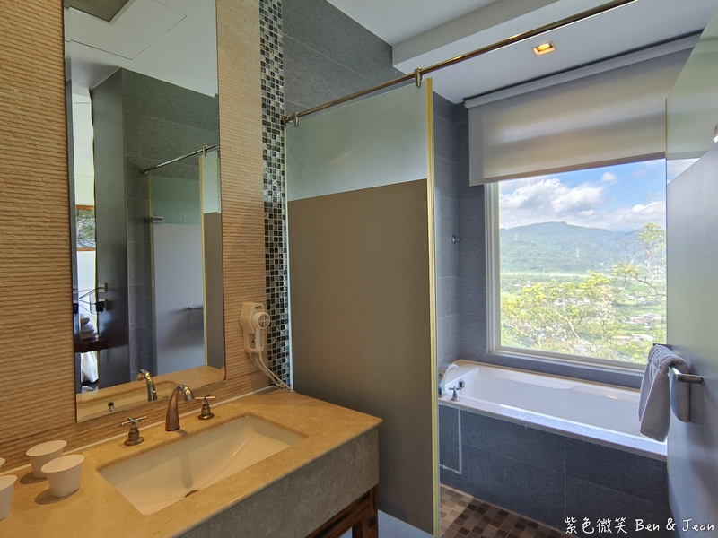 【香格里拉休閒農場】古早童玩有趣又好玩，檜木裝修自然香氛，夏日銀絨牡丹季正熱門 @紫色微笑 Ben Jean 饗樂生活