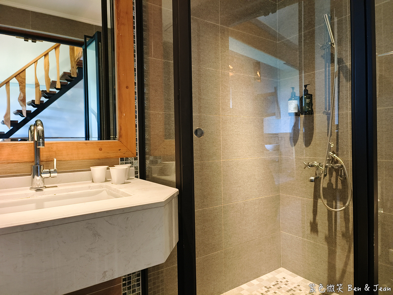 【香格里拉休閒農場】古早童玩有趣又好玩，檜木裝修自然香氛，夏日銀絨牡丹季正熱門 @紫色微笑 Ben Jean 饗樂生活