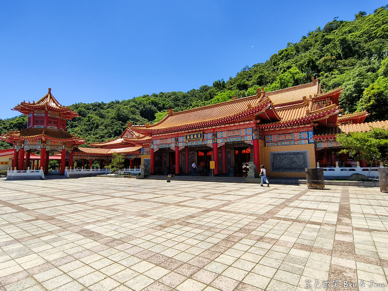 【香格里拉休閒農場】古早童玩有趣又好玩，檜木裝修自然香氛，夏日銀絨牡丹季正熱門 @紫色微笑 Ben Jean 饗樂生活