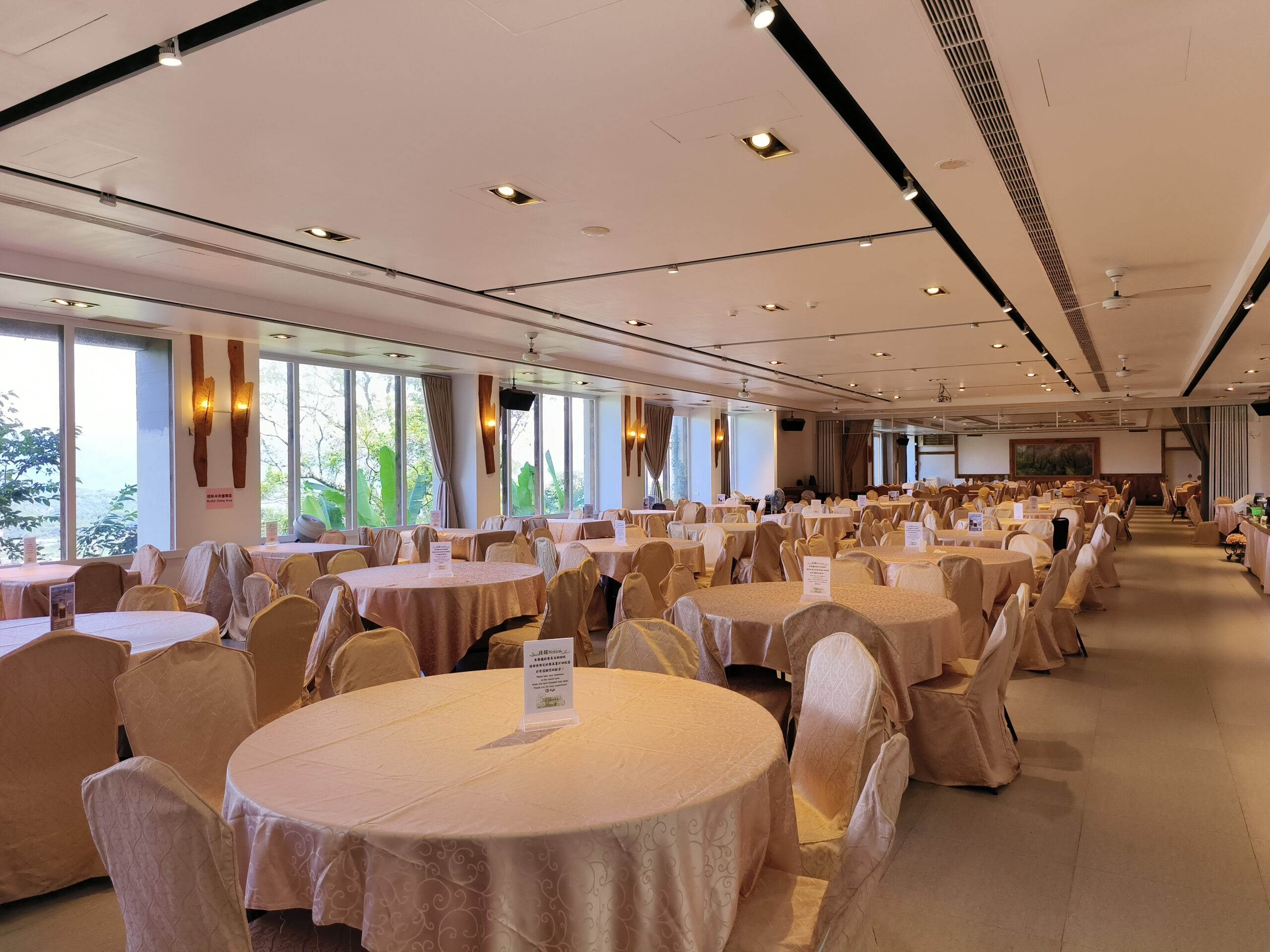 【香格里拉休閒農場】古早童玩有趣又好玩，檜木裝修自然香氛，夏日銀絨牡丹季正熱門 @紫色微笑 Ben Jean 饗樂生活