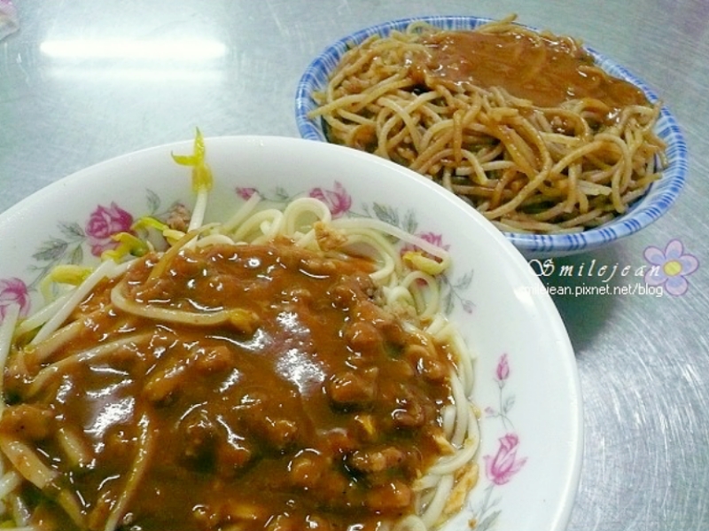 【正雄小吃部】宜蘭黑白切百年老店｜必點米粉炒、燻鴨、粉腸、豬頭肉、五花三層 @紫色微笑 Ben Jean 饗樂生活