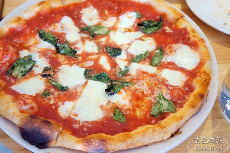 宜蘭美食餐廳【TAVOLA pizzeria】道地的披薩口味，寵物友善，雙人、四人分享餐超讚（餐點價目表） @紫色微笑 Ben Jean 饗樂生活